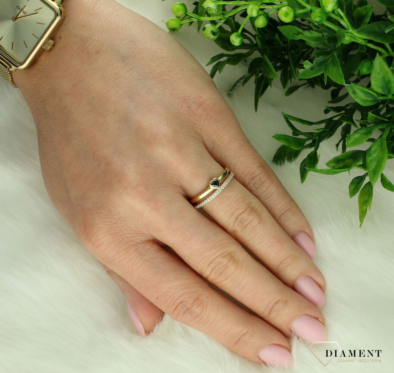 Złoty pierścionek damski 375 czarne serduszko rozmiar 11 PI 6618 375.jpg